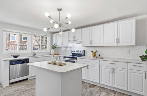 West Plaza House | Charming KC Bungalow Walk to Plaza & Westport