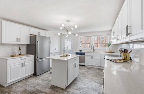 West Plaza House | Charming KC Bungalow Walk to Plaza & Westport