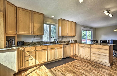 Kelso House | Charming Kelso Home w/Proximity to Cowlitz River!