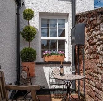 Kenton Apartment | Charming Kenton Cottage