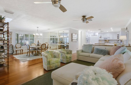 Hobe Sound House | Charming Key West style home with pool + spa
