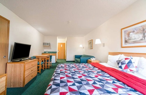 Texhoma Hotel | Charming King Room w/Jetted Tub – Designed for Ultimate Relaxation
