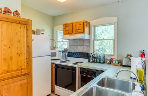 Arsenal Apartment | Charming King William Studio | River Walk | Pearl