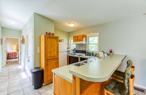 Arsenal Apartment | Charming King William Studio | River Walk | Pearl