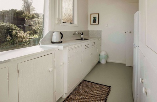 Oakura Villa | Charming Kiwi Bach by Oakura Beach