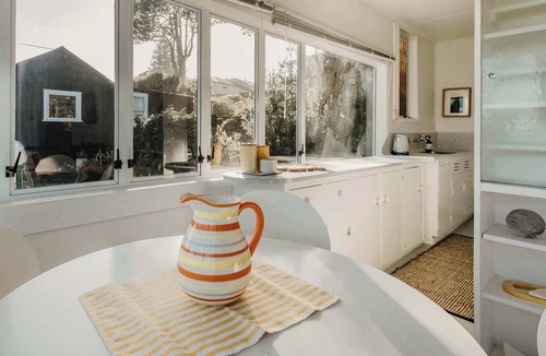 Oakura Villa | Charming Kiwi Bach by Oakura Beach