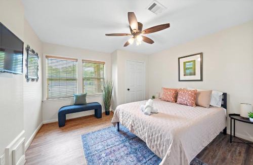 Shoreacres House | Charming La Porte Retreat Spacious 3BR 2BA Home with Outdoor Living Space