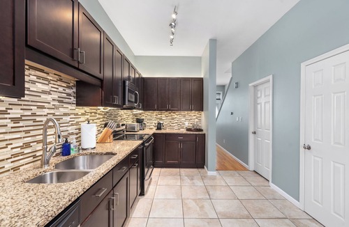 Lafayette Square Condo | Charming Lafayette Square Home - Walk to Park/Restaurants - Downtown STL