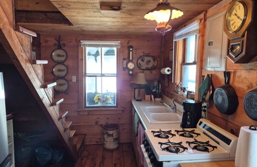 Belfast Cottage | Charming Lake Cottage