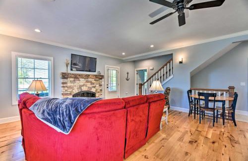 North East House | Charming Lake Erie Getaway: Walk to Beach!