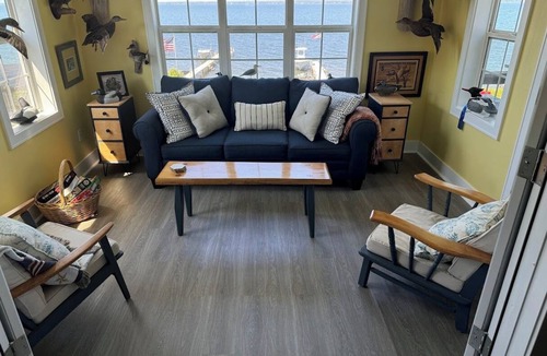Bridgeport House | Charming Lake front 4-bedroom 3 full bath house in lovely with WiFi, Central AC