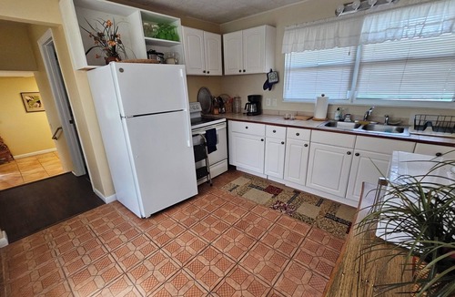 Highland Apartment | Charming Lake Front Apartment