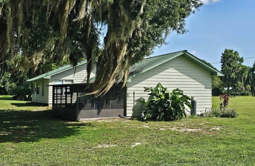 Highland Apartment | Charming Lake Front Apartment