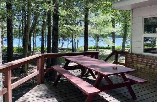 Reeders Cabin | Charming Lake Front Cabin in the Poconos