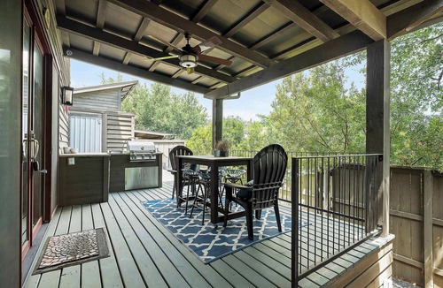 Spicewood Cabin | Charming Lake Getaway with Loft | Pickleball | BBQ