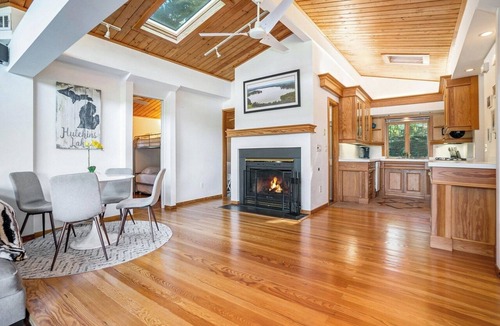 Fennville House | Charming Lake House Getaway