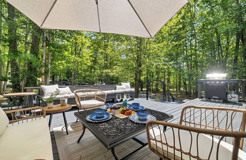 Briar Crest Woods House | Charming/Lake/Kayak/Firepit/Hot tub/Pets