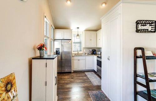 Gilbert House | Charming Lake Murray Cottage: ‘Breezy's Blyss’
