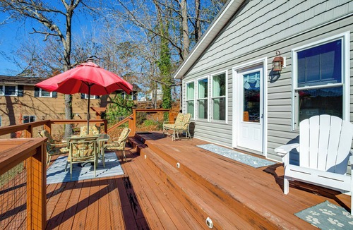 Gilbert House | Charming Lake Murray Cottage: ‘Breezy's Blyss’