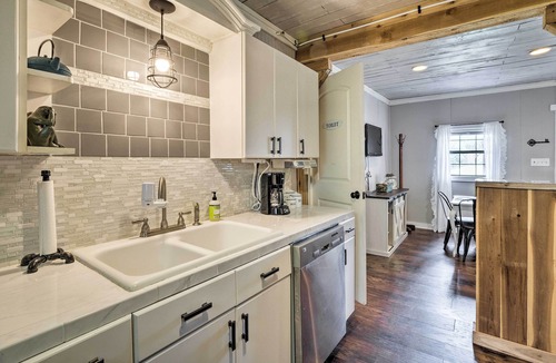 Apache Shores Cottage | Charming Lake Travis Cottage - 21 Mi to Downtown