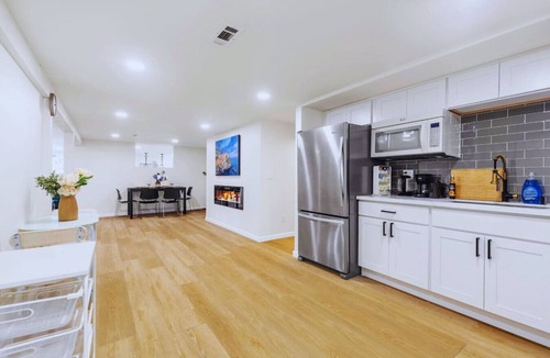 Lakeland South House | Charming Lakefront 6b3b with Panoramic Views