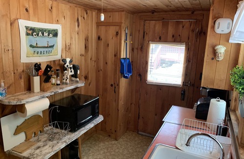 Harrison Cabin | Charming Lakefront Cabin