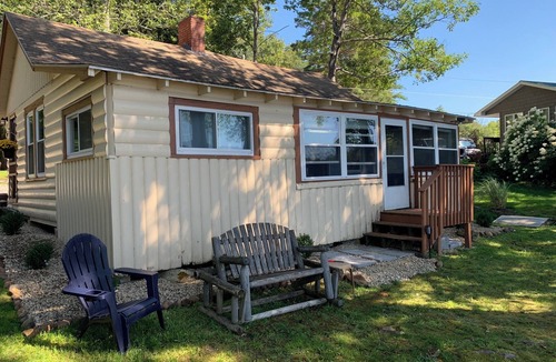 Harrison Cabin | Charming Lakefront Cabin