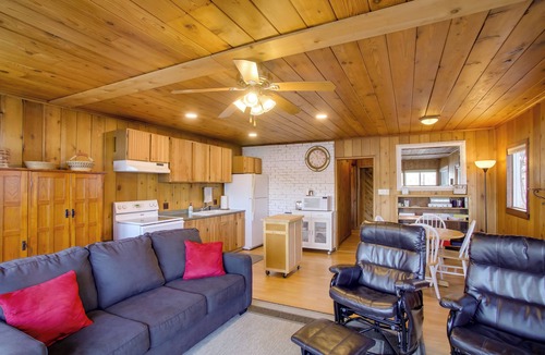 Diamond Lake Cabin | Charming Lakefront Cabin w/Deck & Fire Pit!