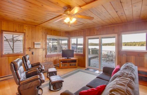 Diamond Lake House | Charming Lakefront Cabin with Deck and Fire Pit!