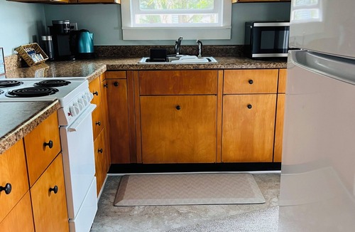 Bear Lake Cottage | Charming Lakefront Cottage