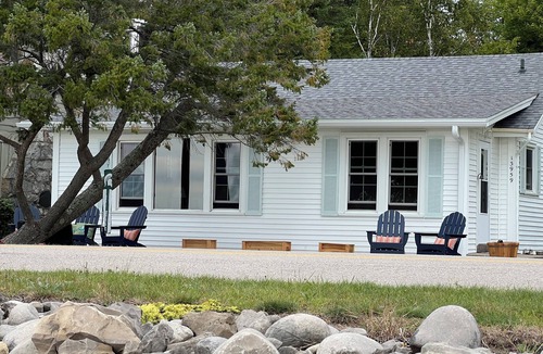Bear Lake Cottage | Charming Lakefront Cottage