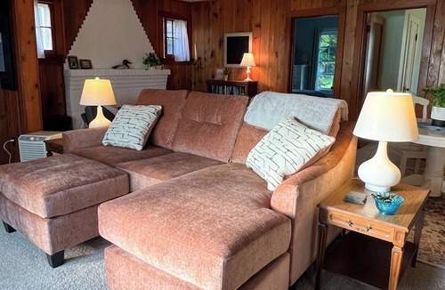 Bear Lake Cottage | Charming Lakefront Cottage