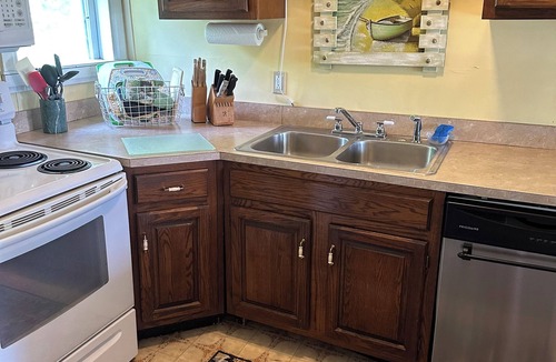 North Hero Cottage | Charming, Lakefront Cottage With Mountain View’s