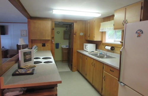 Lunenburg Cottage | Charming Lakefront Cottage