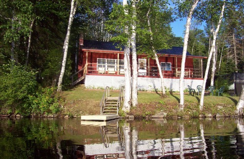 Lunenburg Cottage | Charming Lakefront Cottage