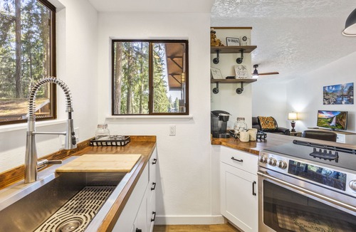 Lakebay Cottage | Charming Lakefront Cottage on Quiet Palmer Lake