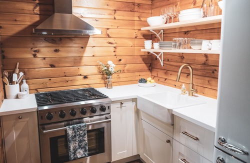 Seguin Cottage | Charming Lakefront Cottage