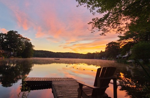 Ashford Cottage | Charming Lakefront Cottage