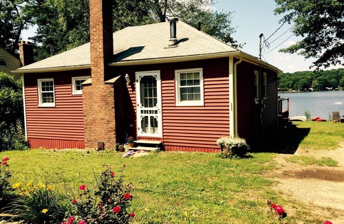 Ashford Cottage | Charming Lakefront Cottage