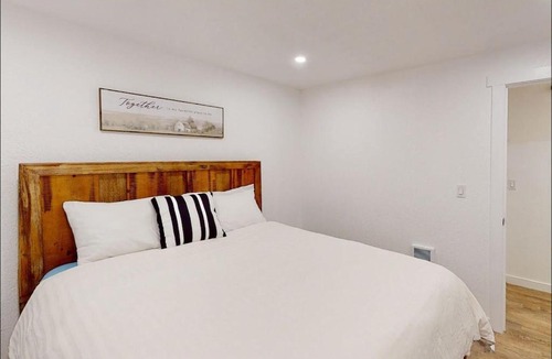 Lakebay House | Charming Lakefront Cottage on Quiet Palmer Lake