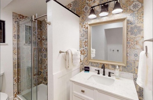 Lakebay House | Charming Lakefront Cottage on Quiet Palmer Lake