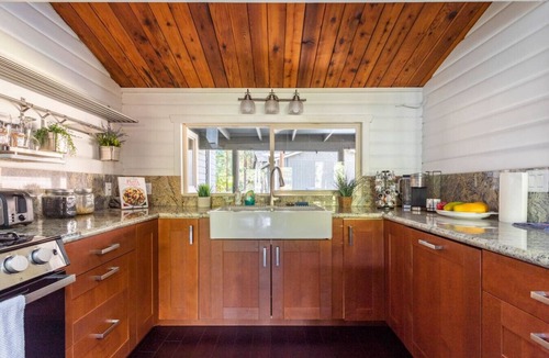 Fall City House | Charming Lakefront Log Cabin