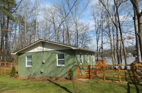 Southmont House | Charming Lakefront Retreat: Your Perfect Waterfront Getaway