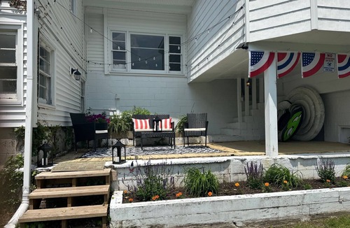 South Britain Apartment | Charming Lakefront studio with panoramic lake views.