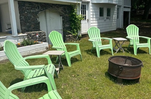 South Britain Apartment | Charming Lakefront studio with panoramic lake views.