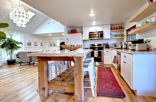 Fayetteville House | Charming Lakefront Home~Hot Tub~Fire Pit~Large Covered Deck
