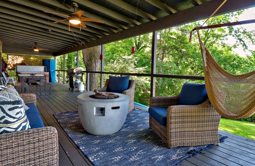 Fayetteville House | Charming Lakefront Home~Hot Tub~Fire Pit~Large Covered Deck
