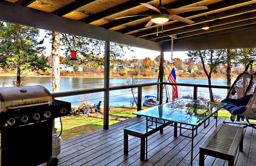 Fayetteville House | Charming Lakefront Home~Hot Tub~Fire Pit~Large Covered Deck