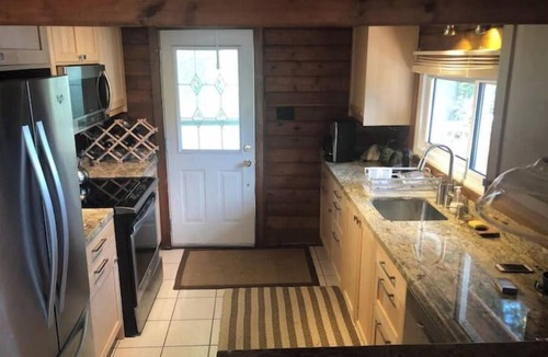 Washago House | Charming Lakeront Cottage