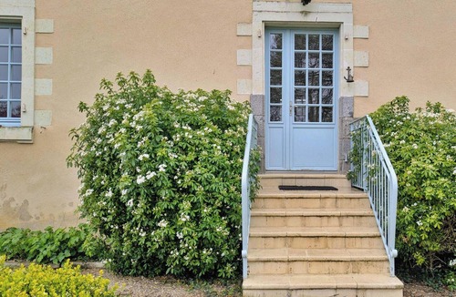 Cosse-le-Vivien Cottage | Charming Lakeside Manor with Garden, Ping-Pong, Biking, and Fishing